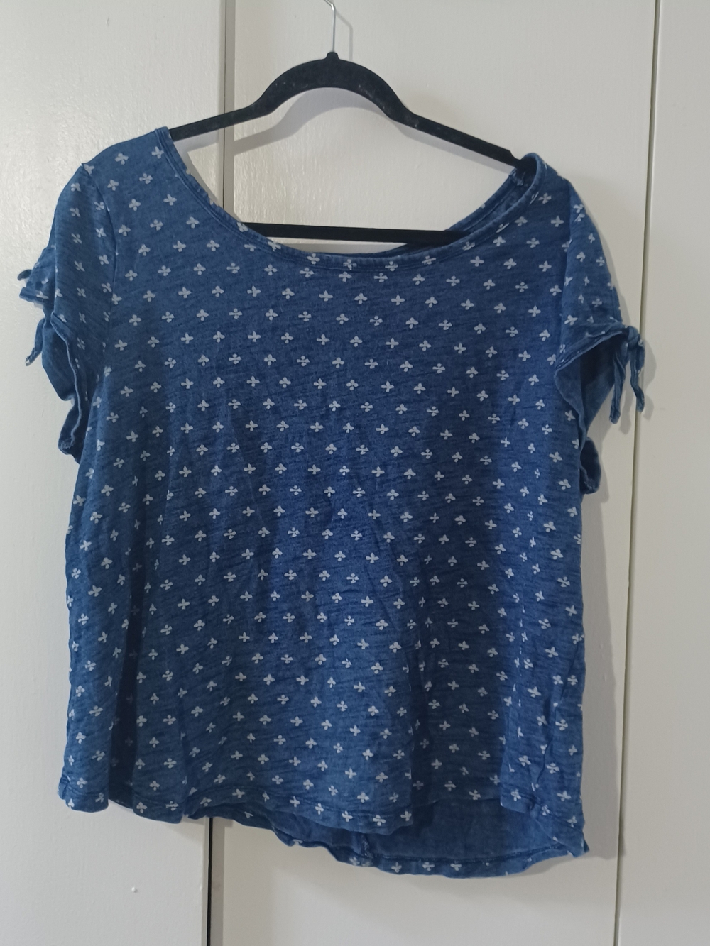 Universal Thread Blue Short Sleeve Printed Tee with Sleeve Ties